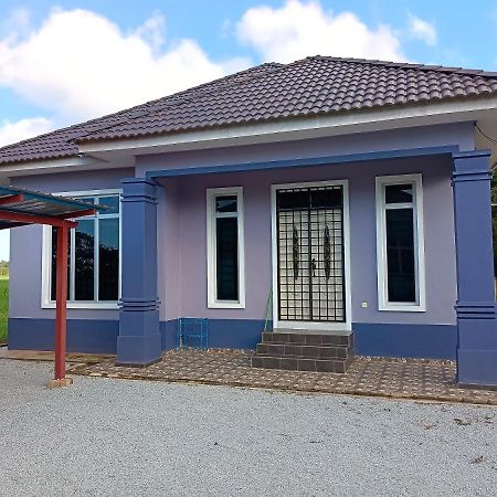 Kampong Baru Ummi'S Homestay Kuala Besut מראה חיצוני תמונה