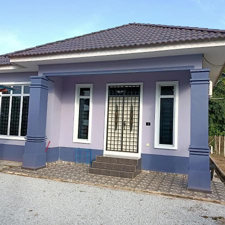 Kampong Baru Ummi'S Homestay Kuala Besut מראה חיצוני תמונה