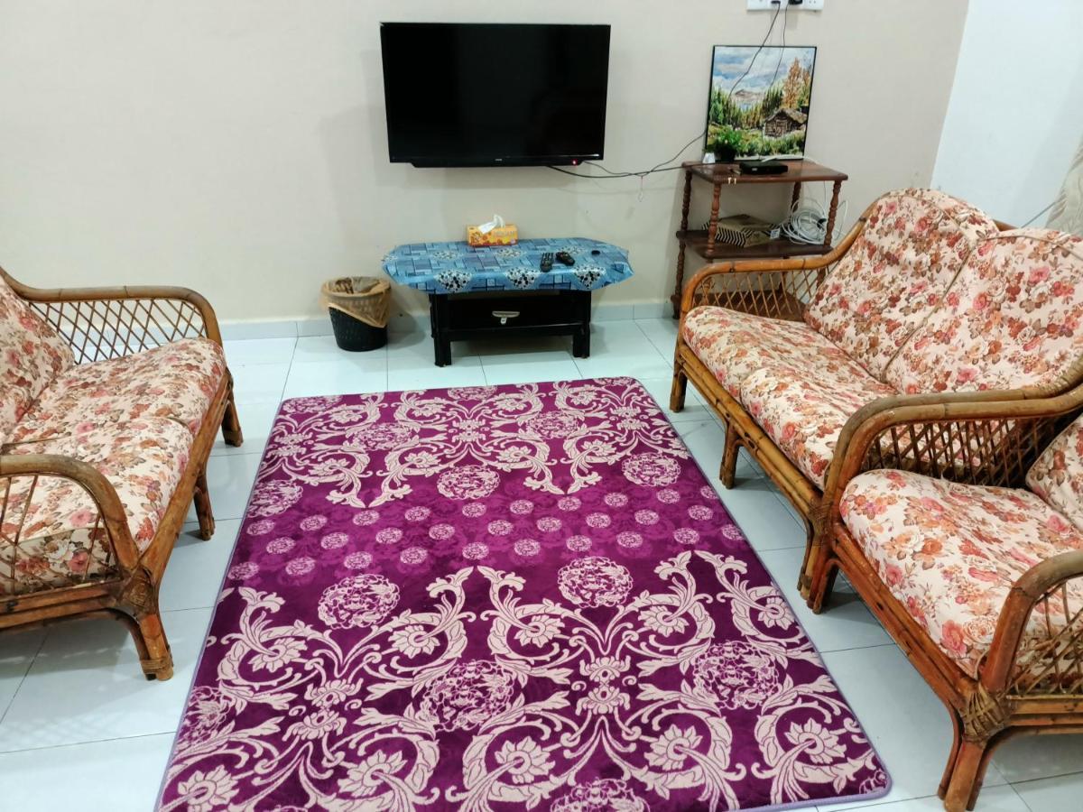 Kampong Baru Ummi'S Homestay Kuala Besut מראה חיצוני תמונה